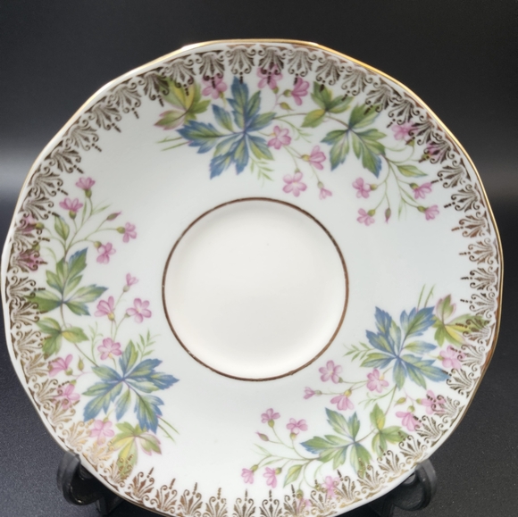 Queen Anne Bone China Tea cup and saucer - Picture 7 of 12